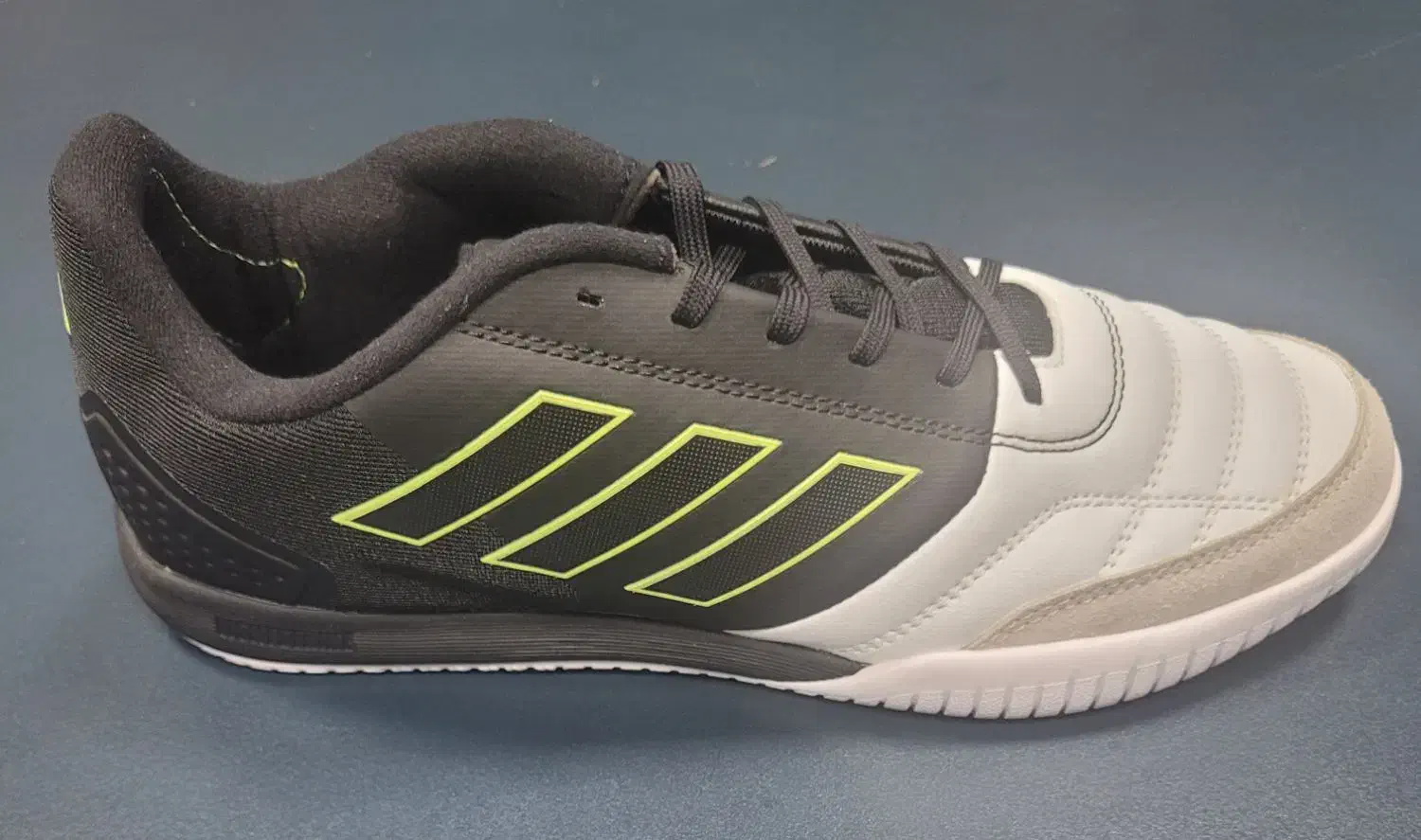 کتونی فوتسال ادیداس مشکی|کیف، کفش، کمربند|رشت, کاکتوس|دیوار