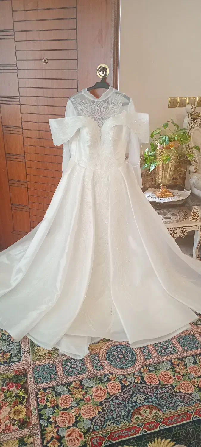 لباس عروس|لباس|صومعه‌سرا, |دیوار