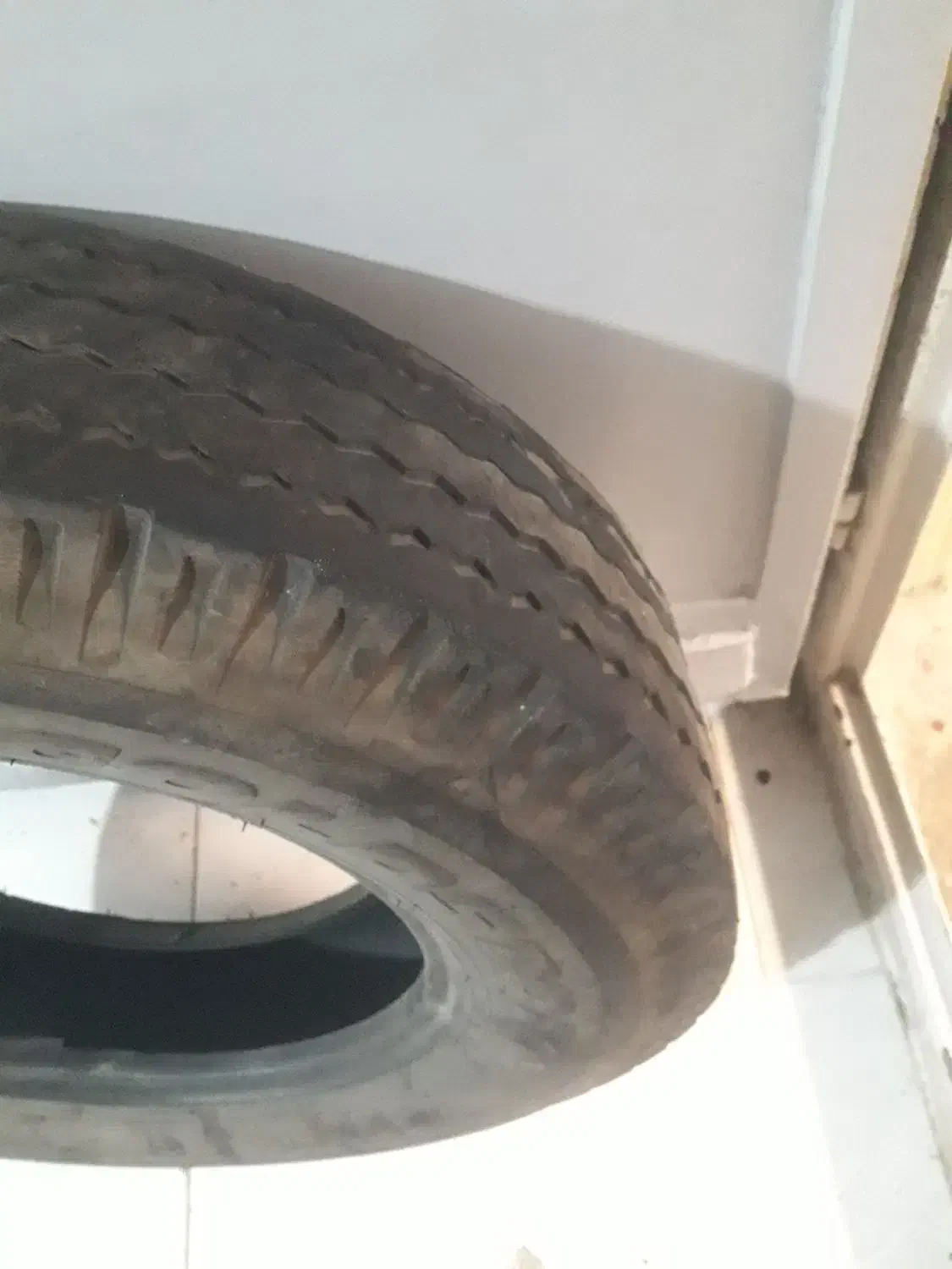 لاستیک جلو نیسان ۶۰درصد|قطعات یدکی و لوازم جانبی|تهران, امیریه|دیوار