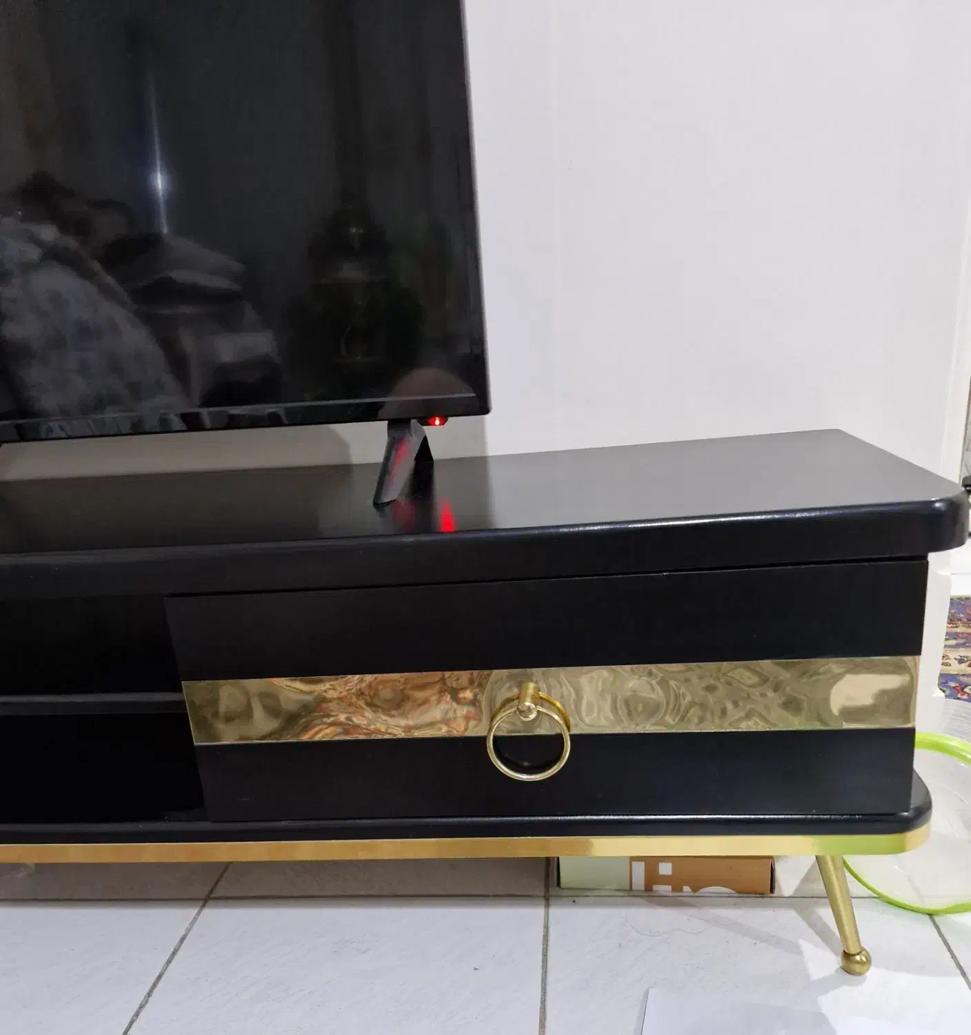 میز تلویزیون مشکی چوبی|میز تلویزیون|کرج, کوی کارمندان جنوبی|دیوار