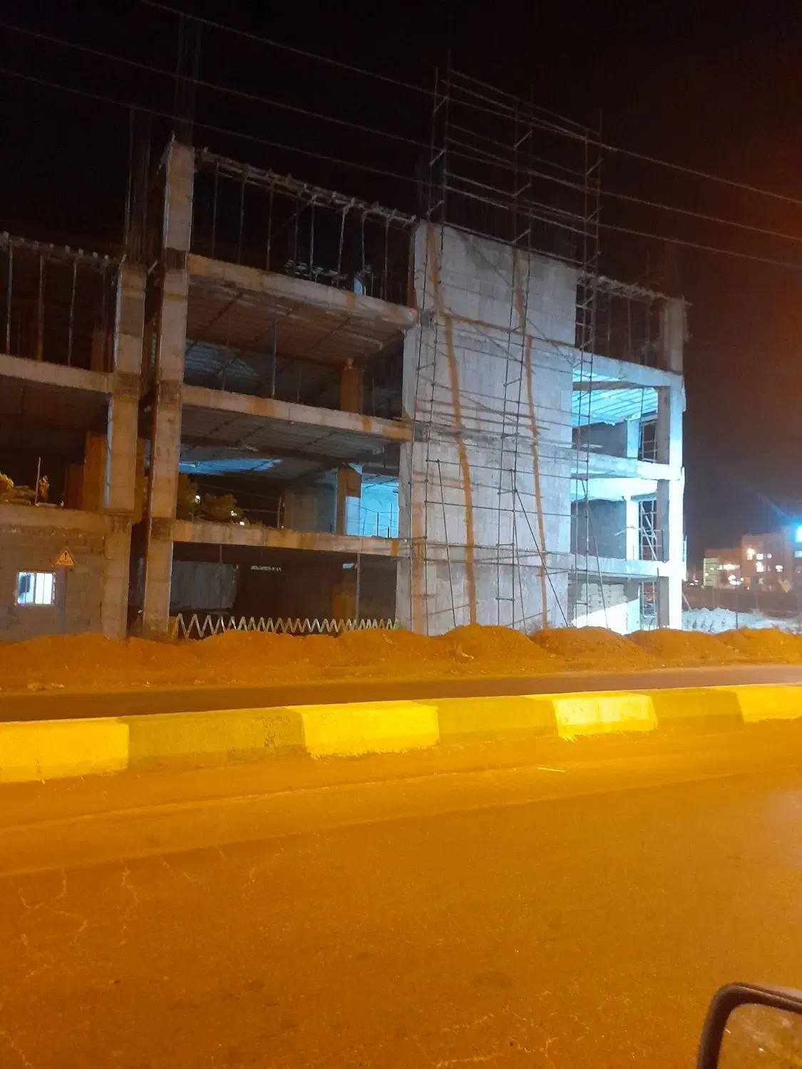 امتیاز اپارتمان کویر تایر حاشیه خیابان اصلی نبش خ|فروش آپارتمان|بیرجند, |دیوار