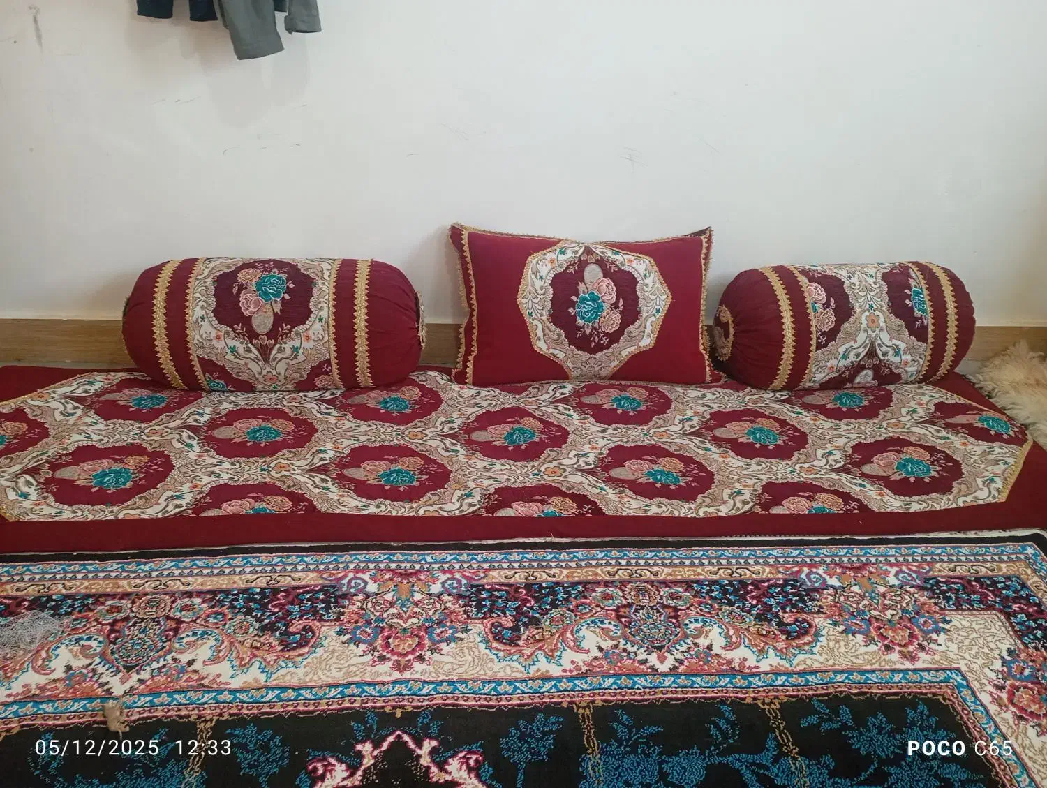 ۱۰ رویه بالشت و۱۰ رویه پشتی .۴ عدد کناره ۴متری|رختخواب، بالش، پتو|لردگان, |دیوار