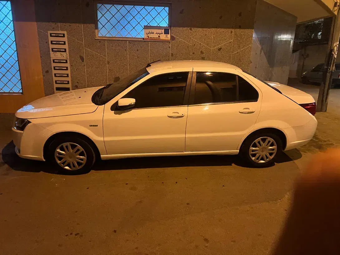 دنا معمولی|خودرو سواری و وانت|اصفهان, نقش جهان|دیوار