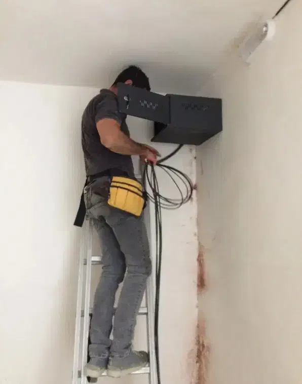 نصب سریع دوربین مداربسته با بهترین قیمت|دوربین مداربسته|سنندج, |دیوار