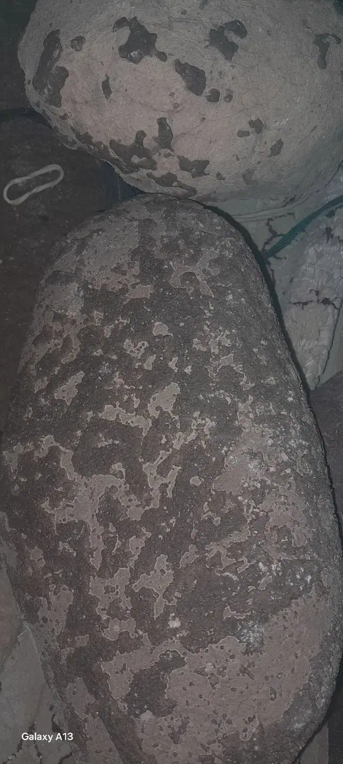 سنگ مشکوک به شهاب|کلکسیون اشیاء عتیقه|زاهدان, |دیوار