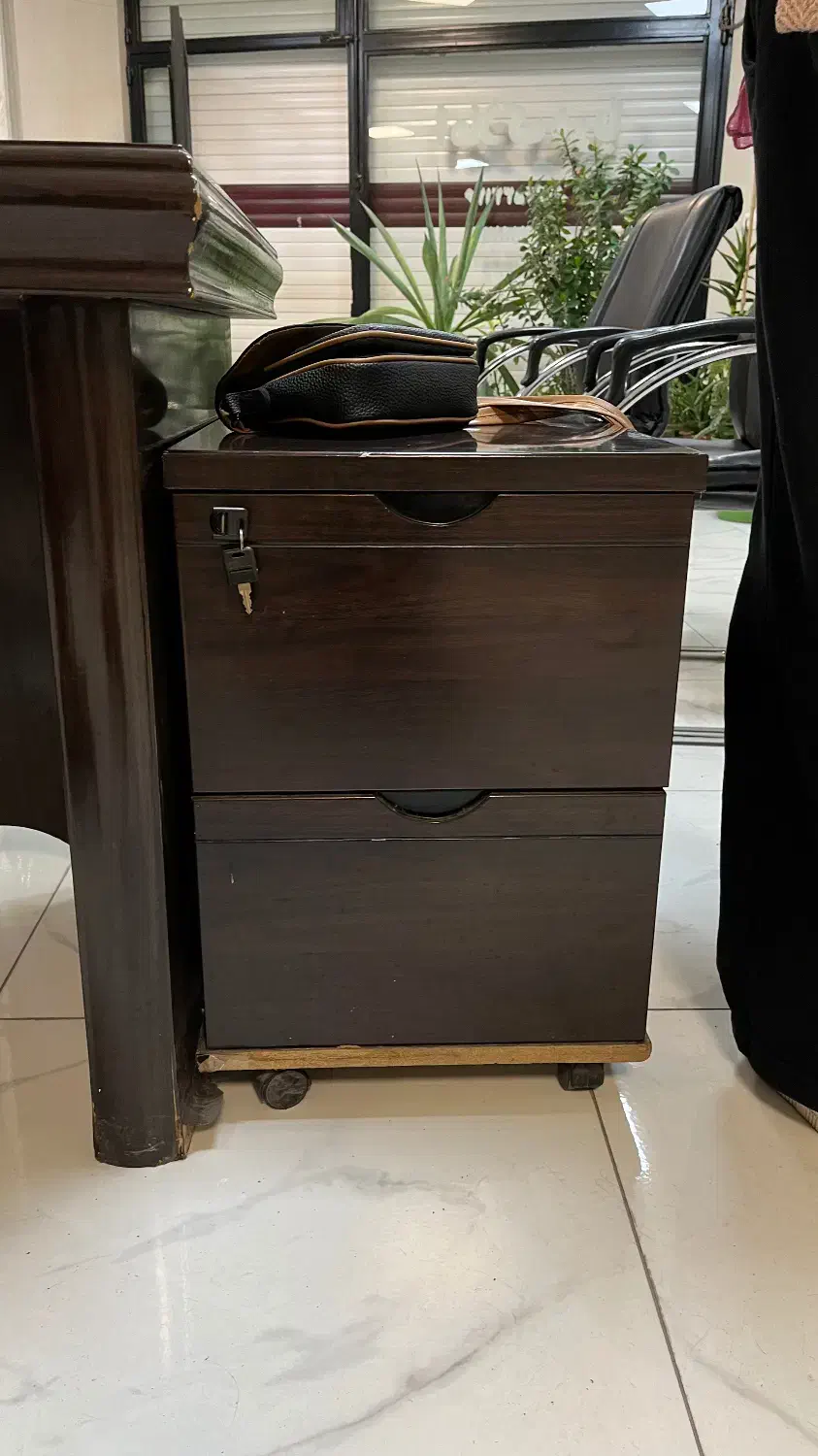 میز عسلی همراه صندلی نو|مبلمان اداری|اردبیل, |دیوار