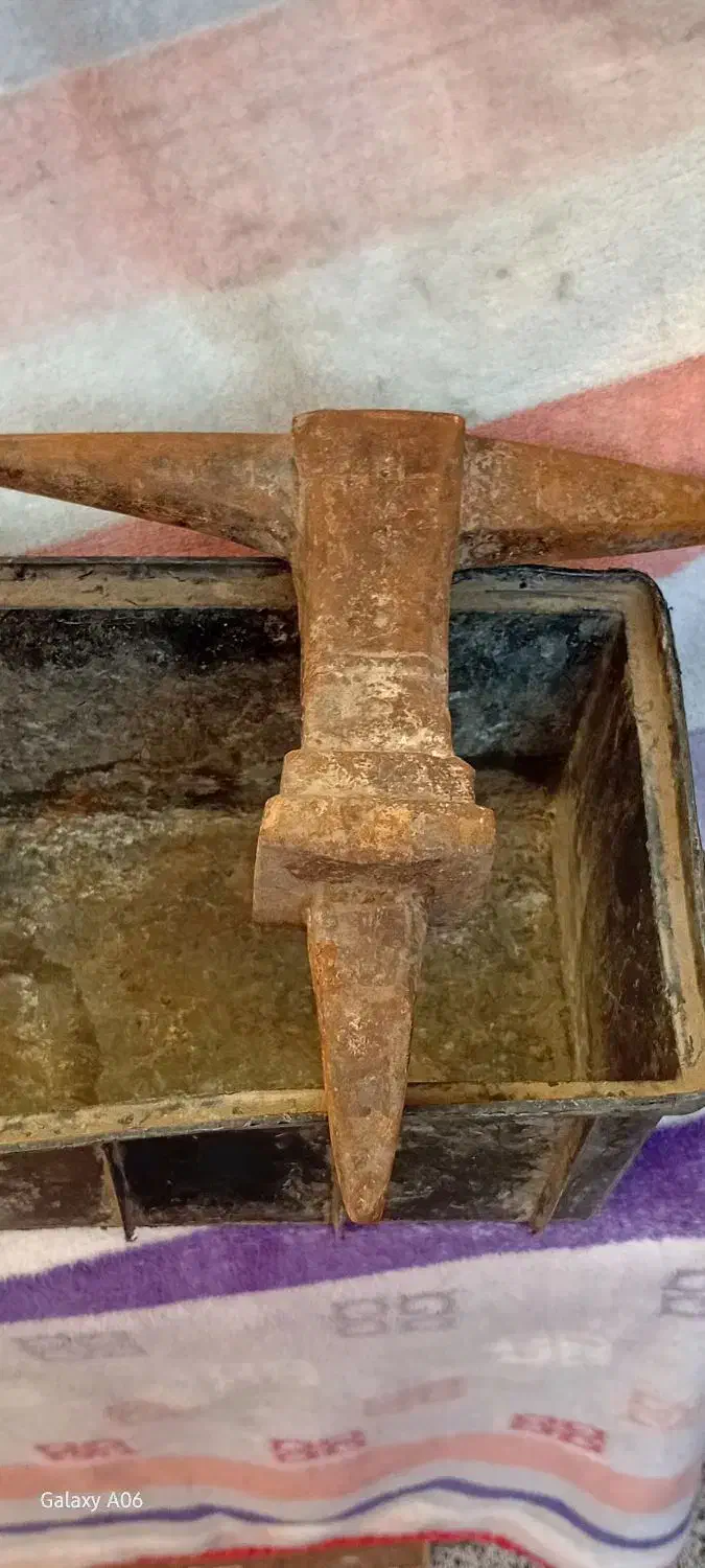 سندان فولادی|کلکسیون اشیاء عتیقه|یزد, |دیوار