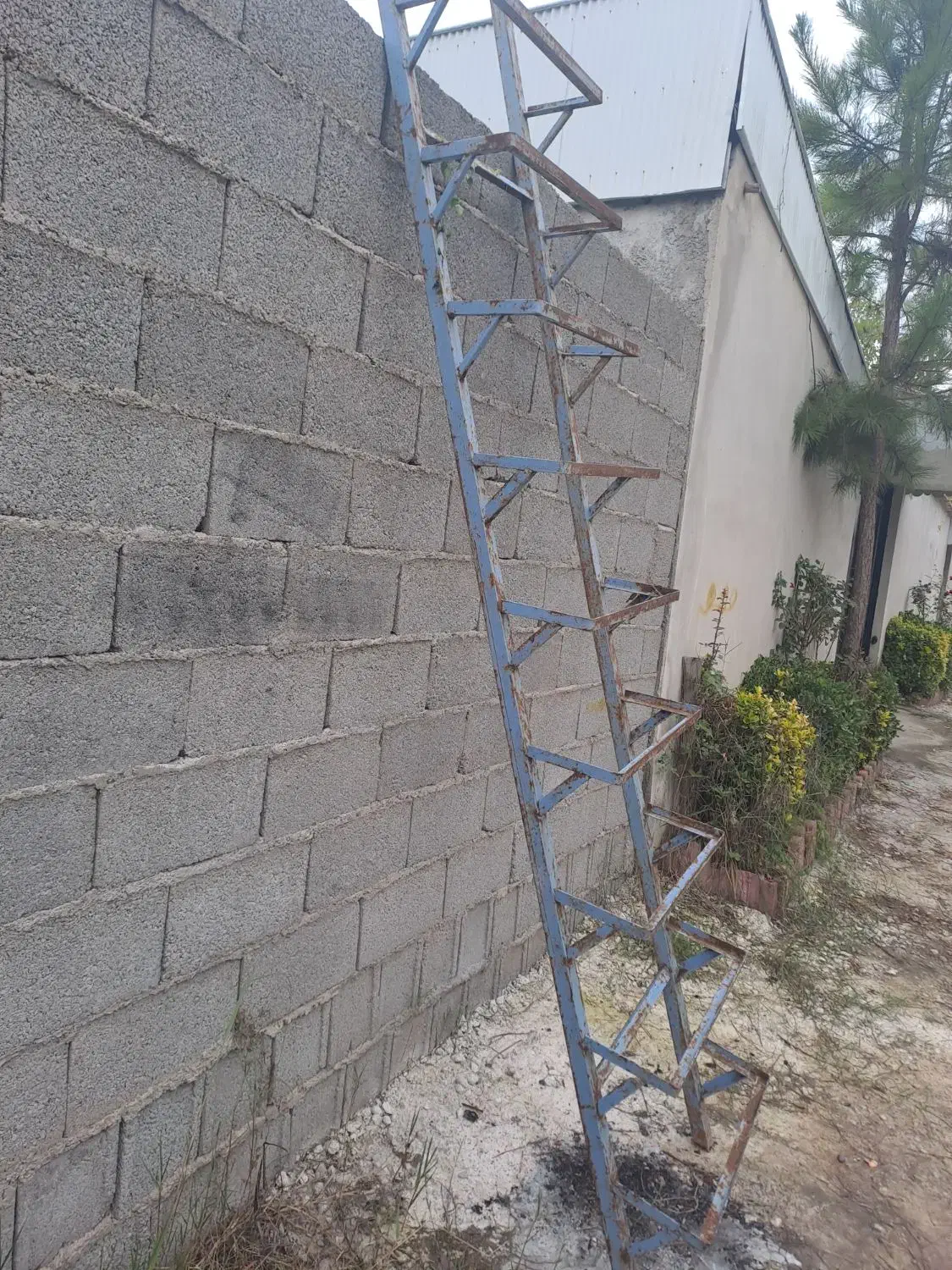 پله اهنی|مصالح و تجهیزات ساختمان|رشت, بالاکویه|دیوار