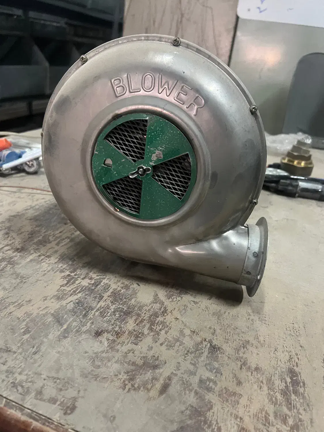 فن منقل برقی|پنکه و تصفیه‌کنندهٔ هوا|فشاپویه, |دیوار