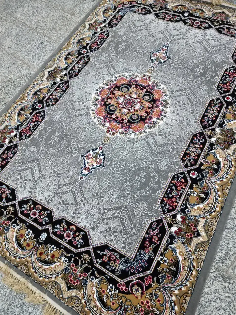 تعدادی فرش تک وجفت انباربه قیمت کارخونه عرضه میشود|فرش|رامسر, |دیوار