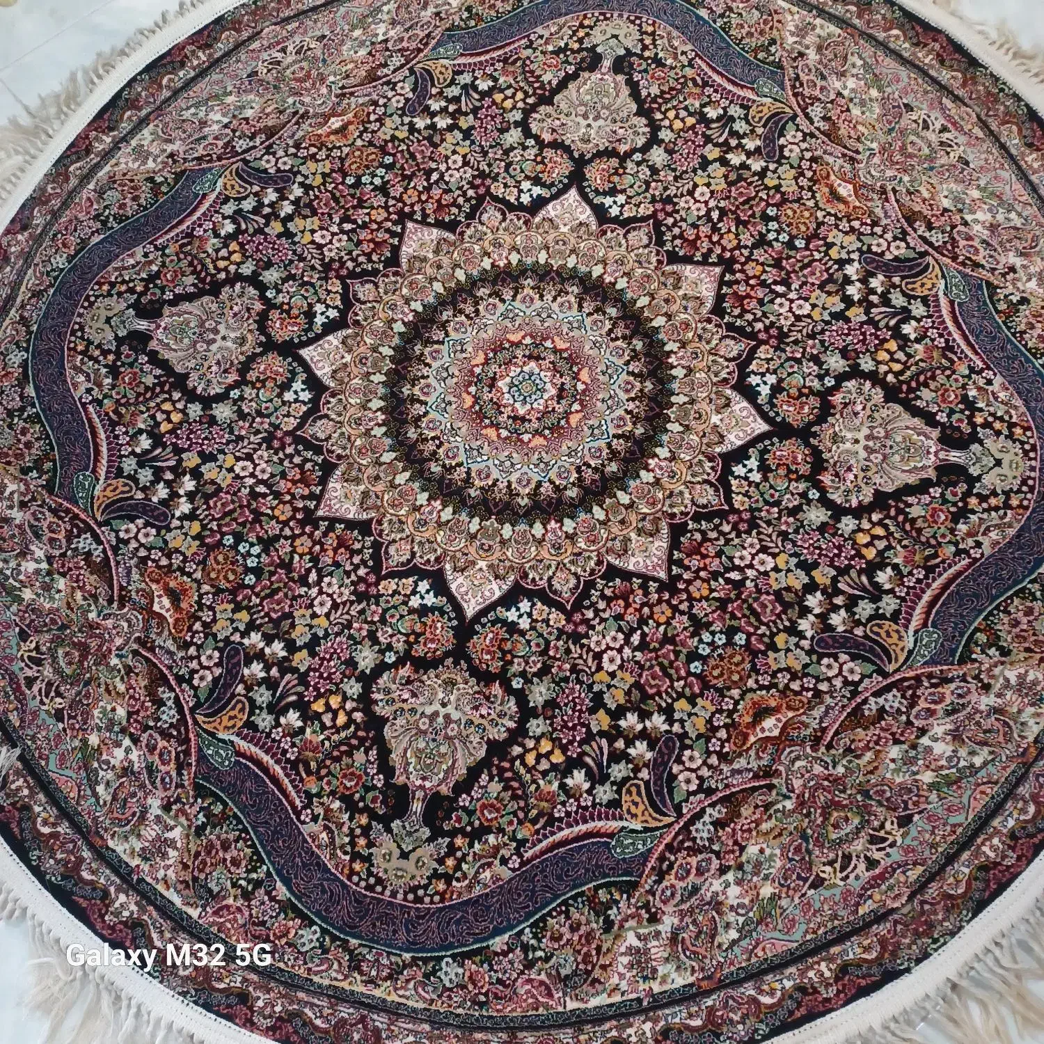 فرش گردسه متری، دوتادیگم طرح تقریبامشابه دارم|فرش|کرج, جهان‌شهر|دیوار