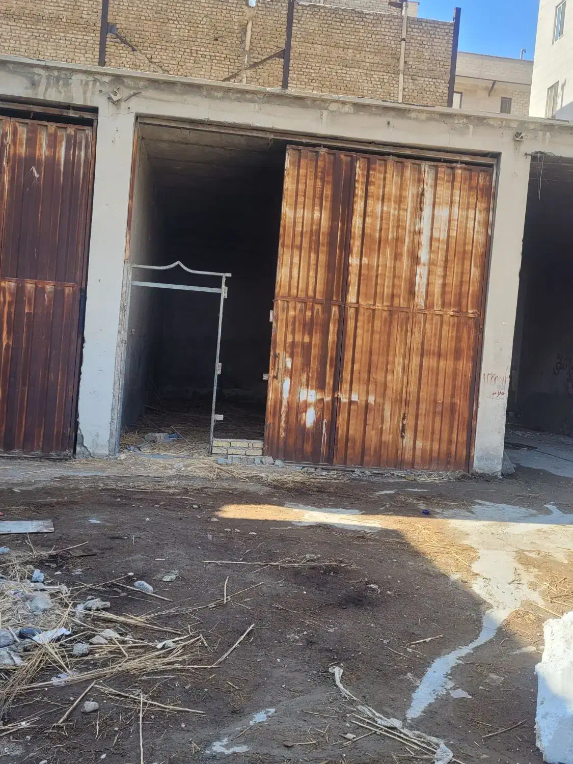 درب آهنی بزرگ|مصالح و تجهیزات ساختمان|هشتگرد, شهرک ولیعصر (مصلی)|دیوار