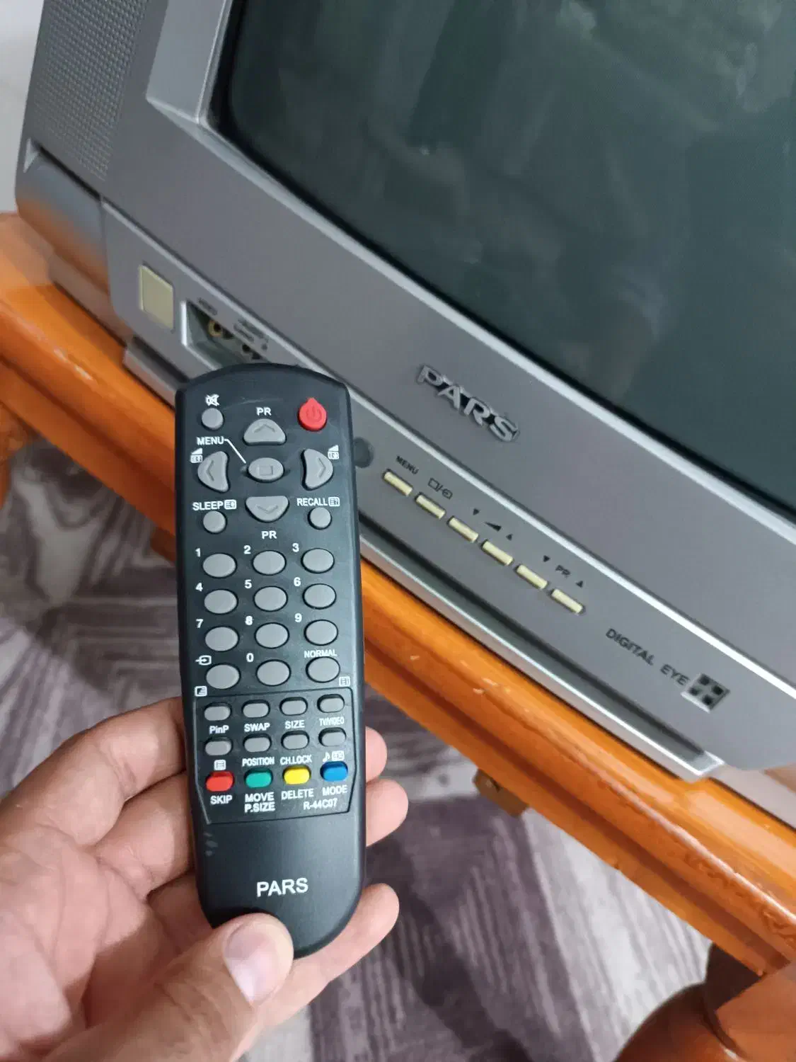 تلوزیون رنگی پارس 14 اینچ|تلویزیون و پروژکتور|نجف‌آباد, صالح آباد|دیوار