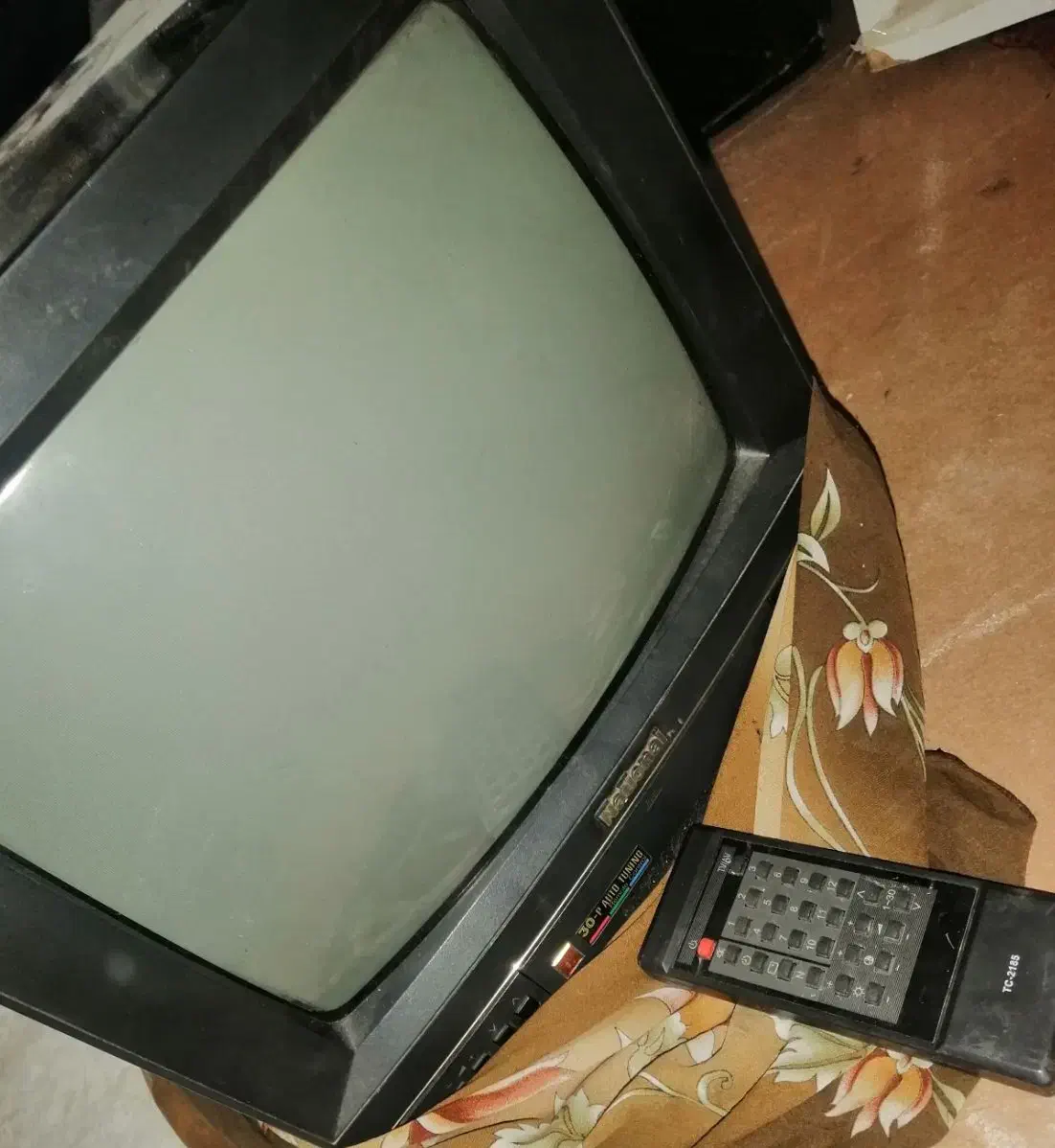 زیرتلویزیون وباندوتیوی|تلویزیون و پروژکتور|سنندج, |دیوار