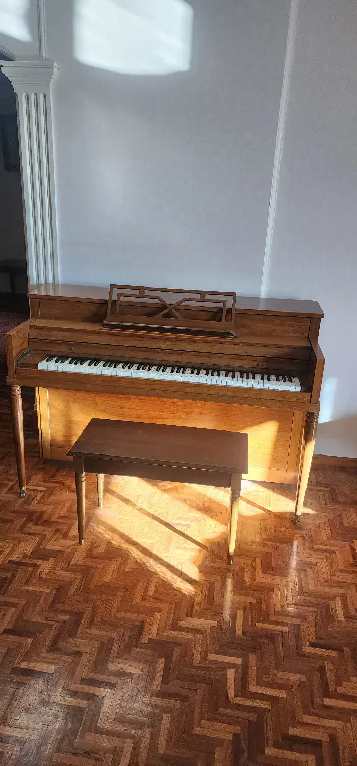 فروش پیانو کلاسیک امریکایی قدیمی سه پداله|پیانو، کیبورد، آکاردئون|تهران, نیاوران|دیوار
