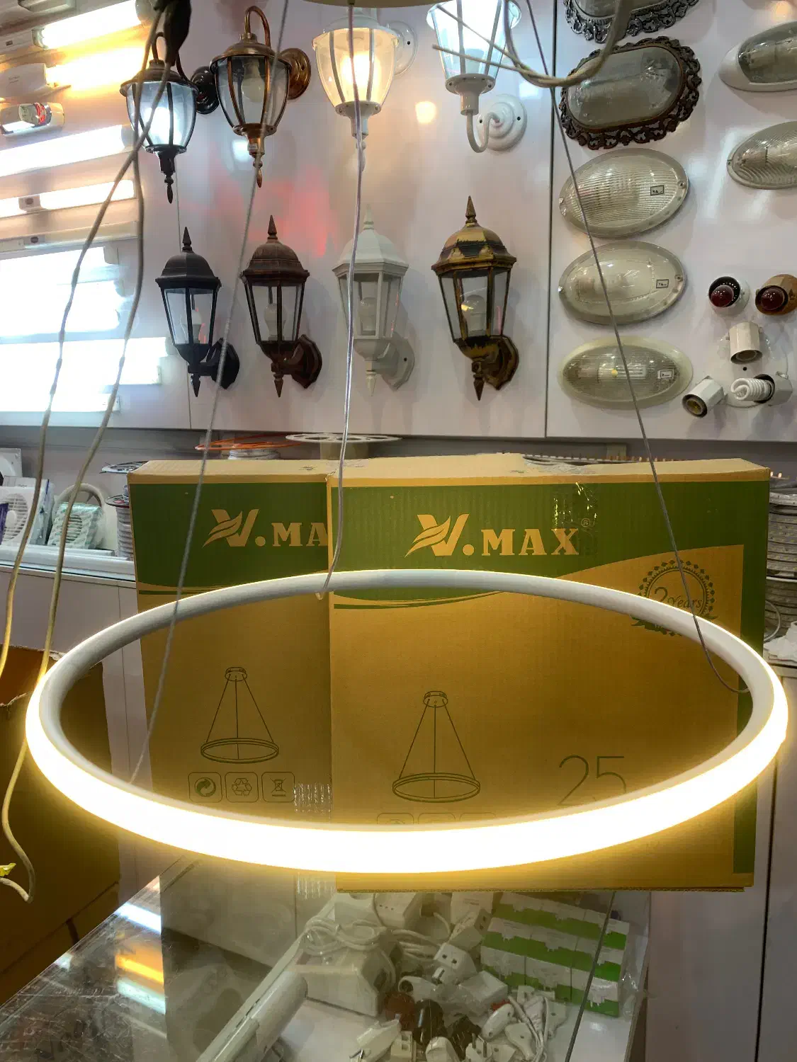 چراغ آویز ال ای دی گرد سه حالته|لوستر و چراغ آویز|قم, چهل درخت‎|دیوار