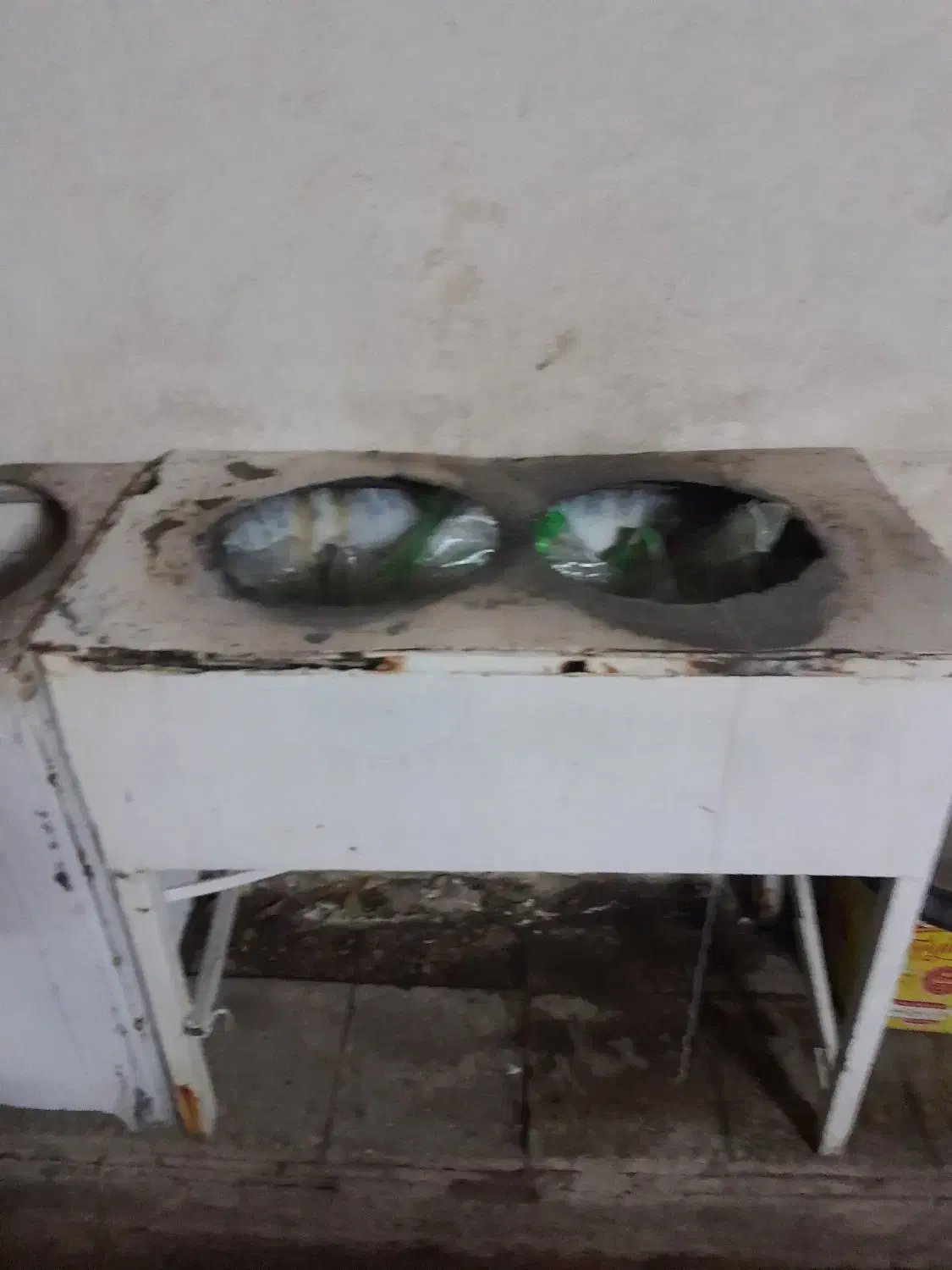 میز ومنقل اهنی ومیز چوبی کلبه ای چوب روسی زد اب|فروشگاه و مغازه|کاشان, باغ فین|دیوار