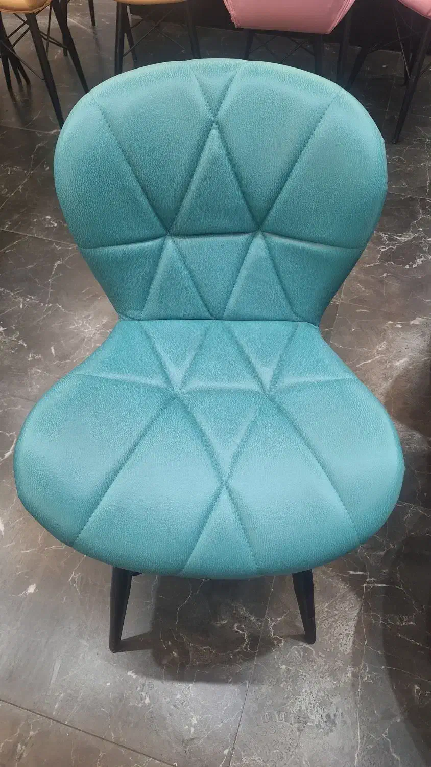 میز و صندلی پایه فلزی اسپایدری زین اسبی چرم|میز و صندلی غذاخوری|رشت, چله خانه|دیوار