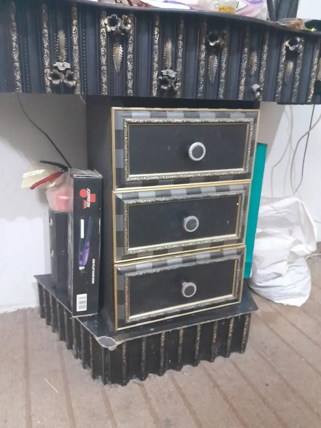 میز کنسول آیینه ای طلایی|بوفه، ویترین، کنسول|گرگان, |دیوار