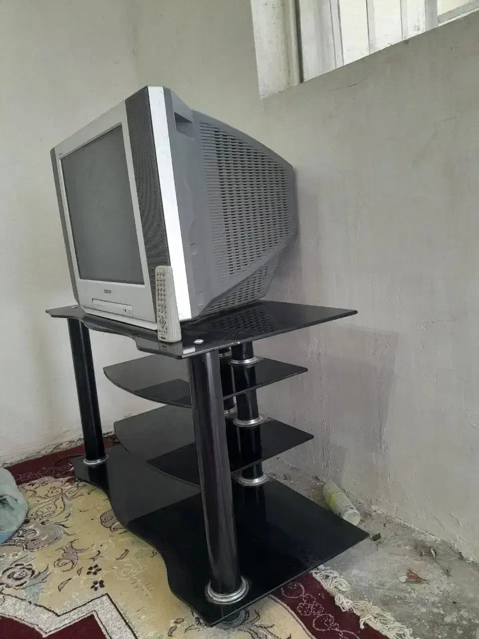 یک عدد تلویزیون و زیرتلوزیونی و 7تاصندلی|تلویزیون و پروژکتور|برازجان, |دیوار