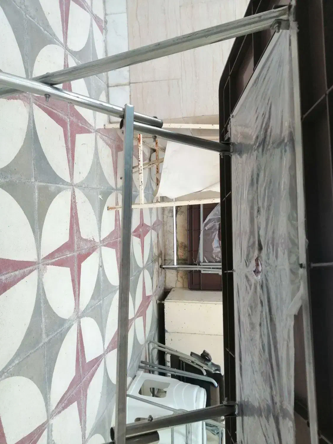 میز تاشو پایه فلزی درحدنو|میز و صندلی غذاخوری|شیراز, پودنک|دیوار