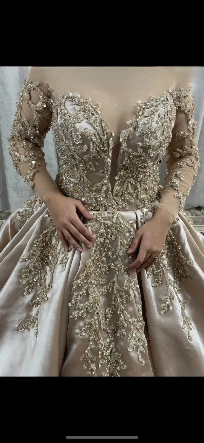 لباس عروس و رنگی|لباس|سبزوار, قصبه غربی|دیوار