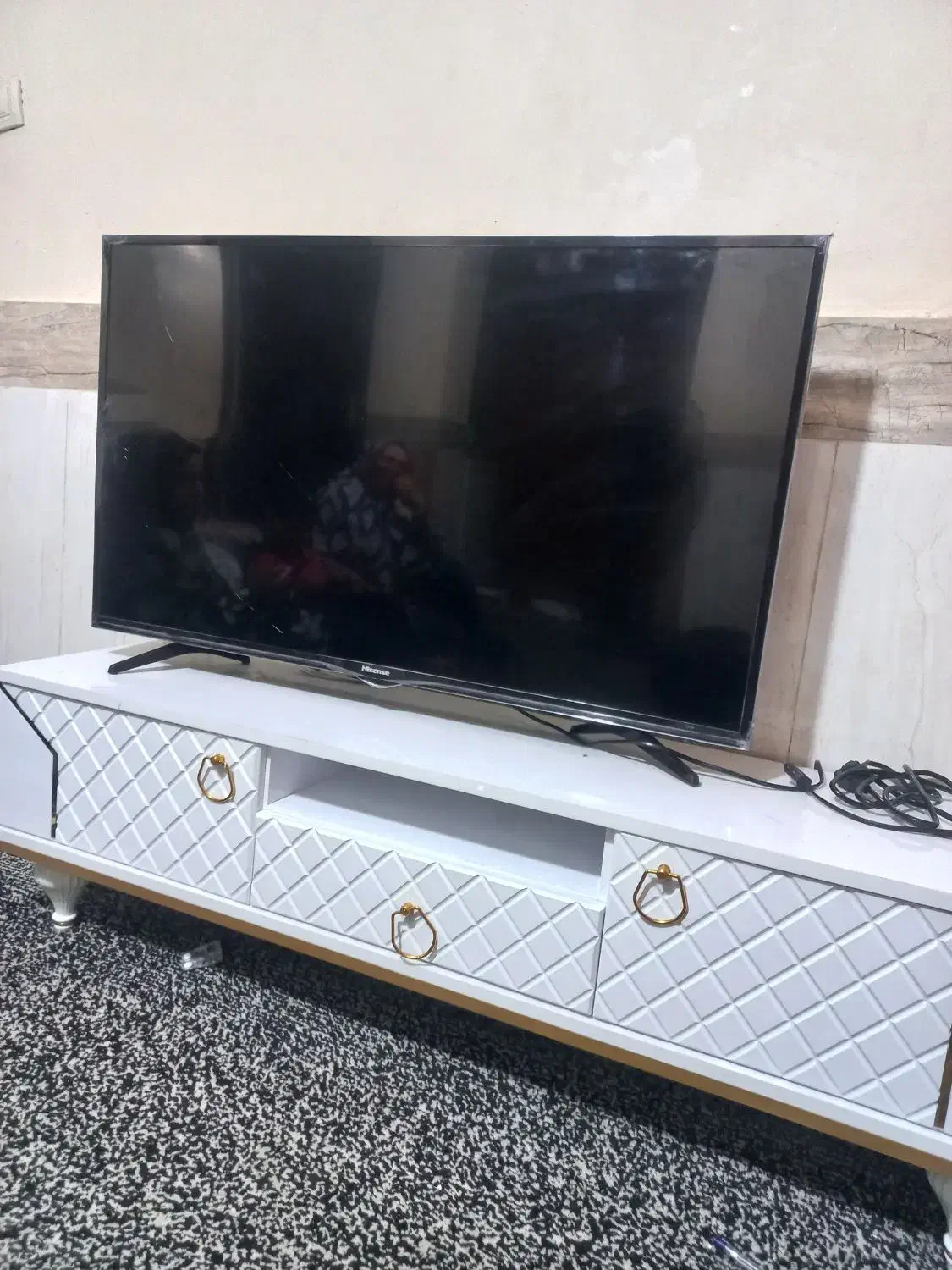 میز تلوزیون وتلوزیون ال ای دی صفحه شکسته|تلویزیون و پروژکتور|آبادان, |دیوار