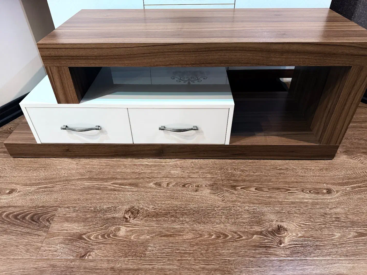 میز تی وی کاملMDF در حد نو اصلا استفاده نشده|میز تلویزیون|بندر انزلی, کوی واحدی|دیوار