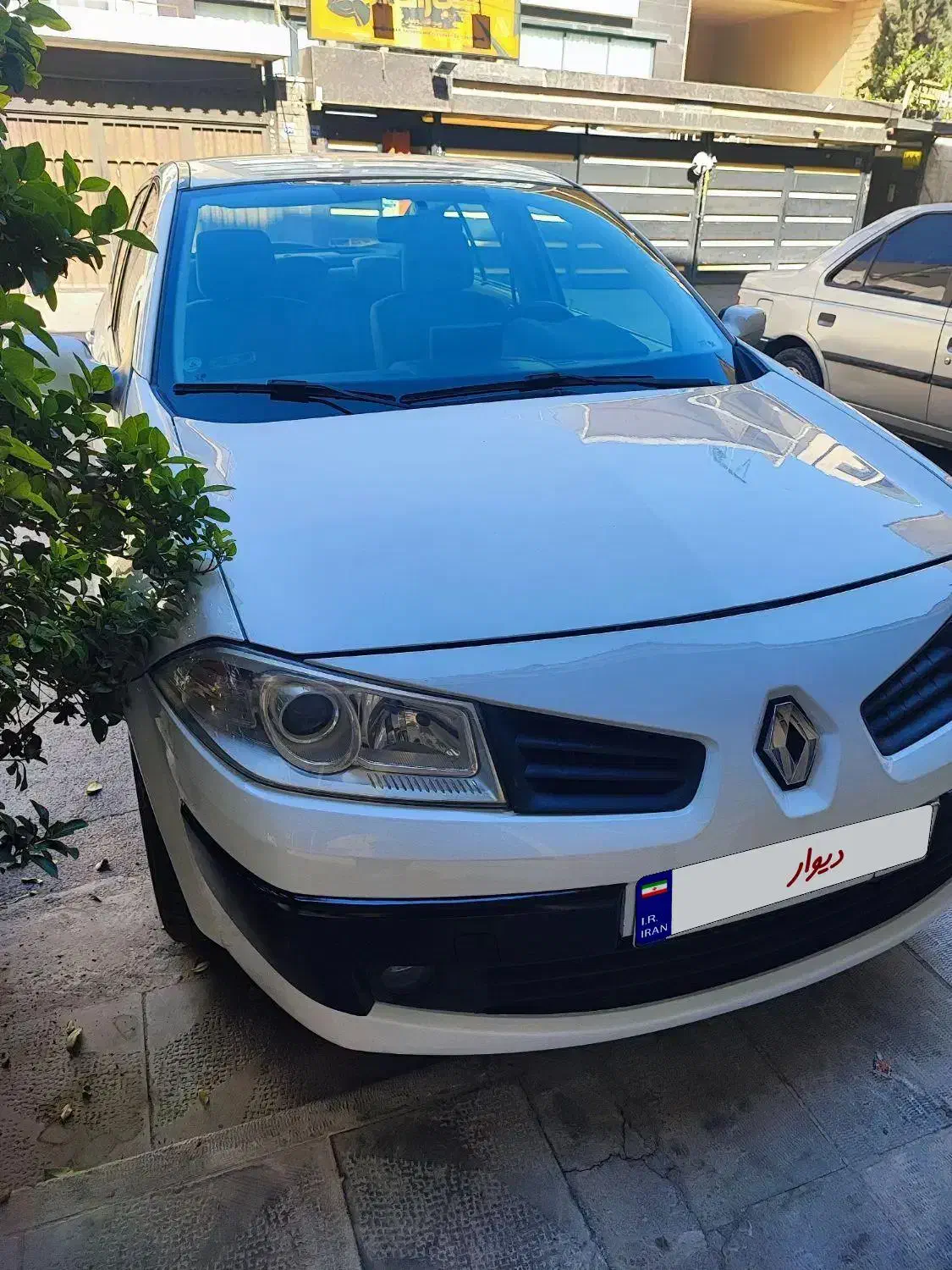 مگان مدل ۹۰ دنده ای فول e2|خودرو سواری و وانت|اصفهان, باغ دریاچه|دیوار