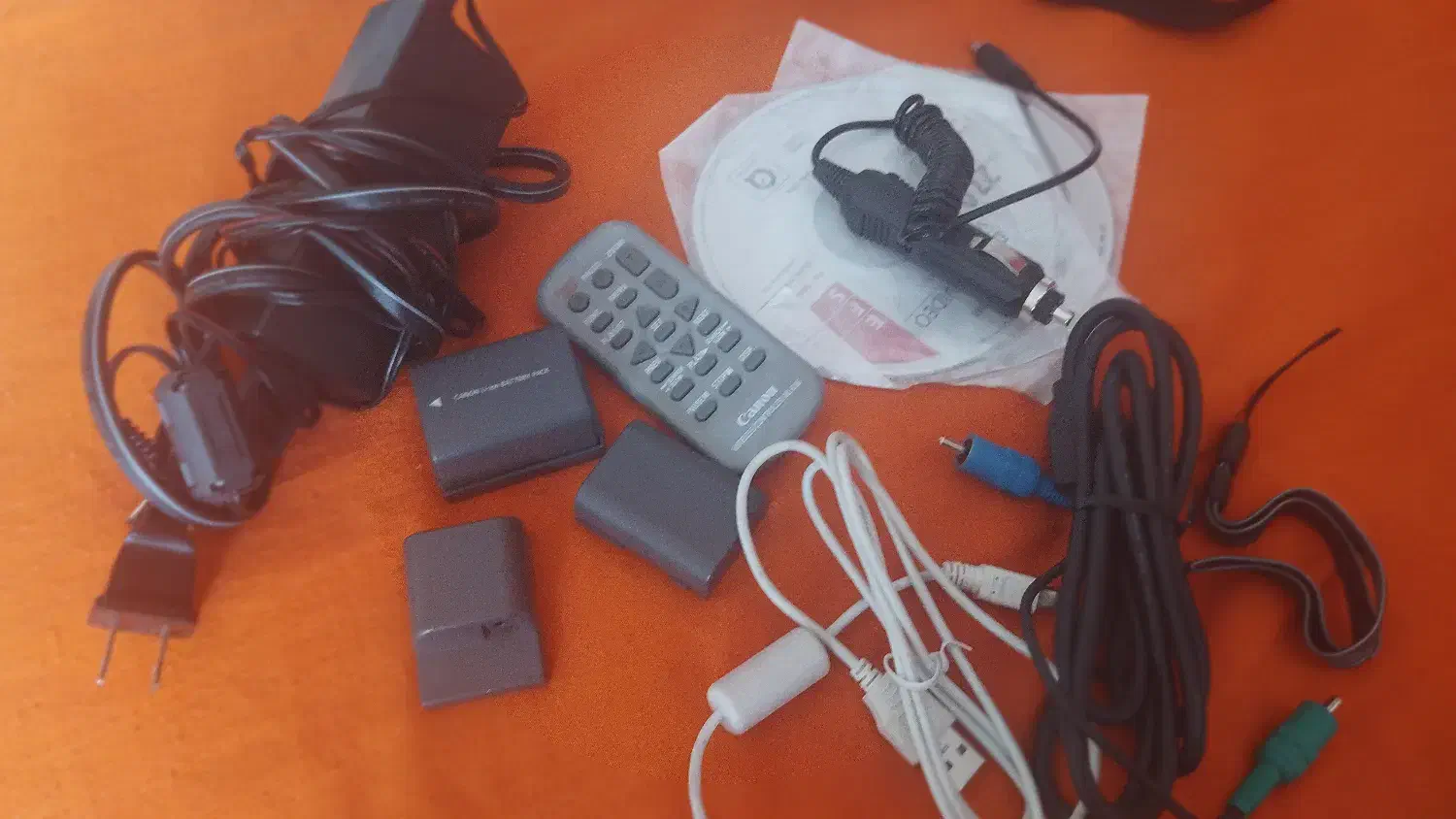 دوربین فیلمبرداری ۴۰ گیگ HD کنون و دوربین عکاسی|دوربین عکاسی و فیلمبرداری|تهران, گیشا|دیوار