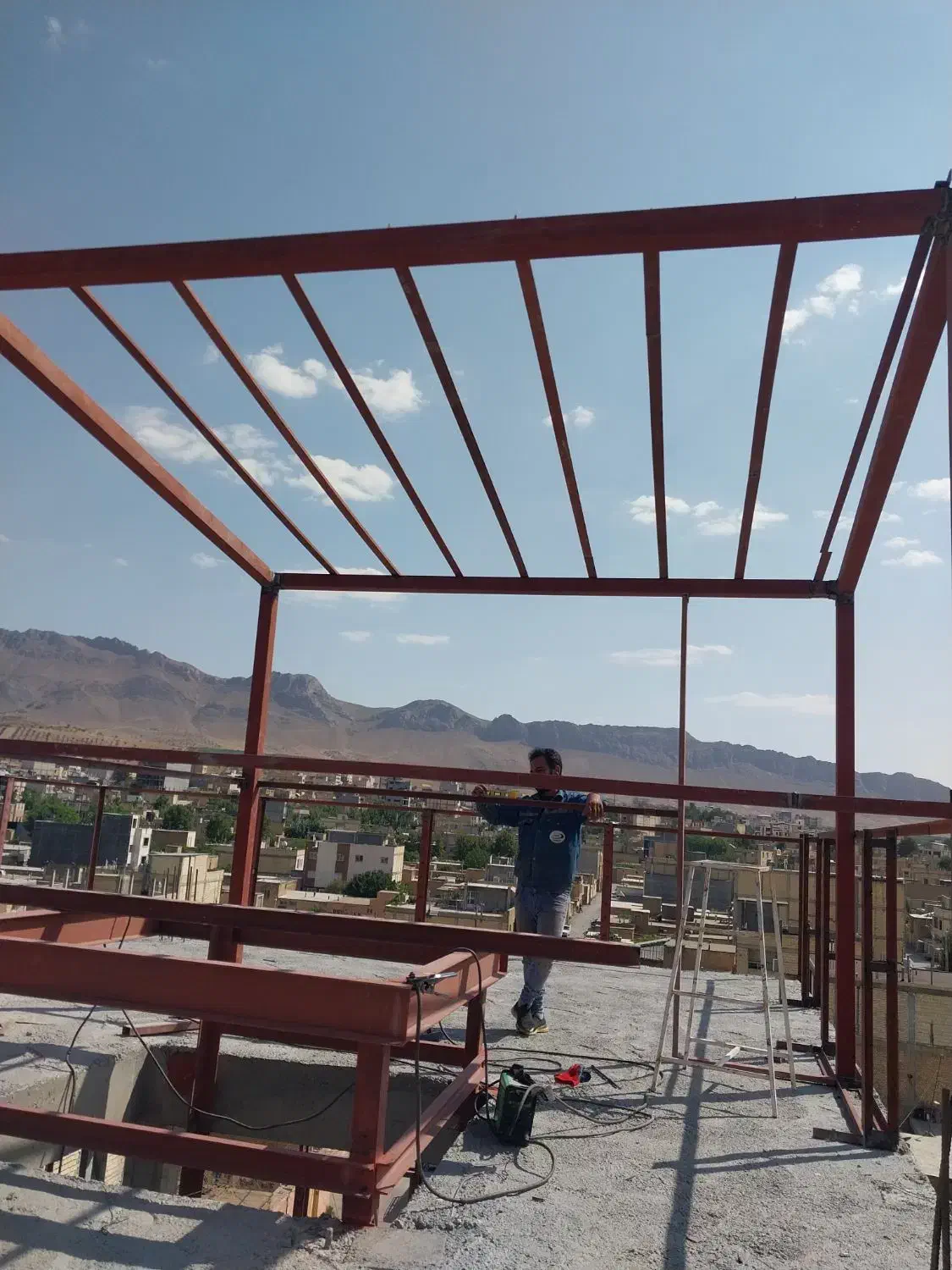 جوشکاری و ساخت انواع سازه های فلز و ساختمانی|خدمات پیشه و مهارت|شهرکرد, |دیوار