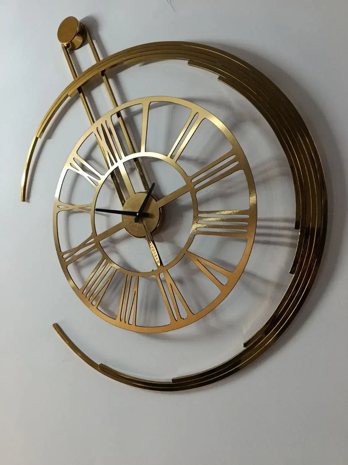 ساعت دیواری فلزی طلایی ماه بزرگ  ابعاد ۱۱۰سانت|ساعت دیواری و تزئینی|مشهد, شهید احمدی روشن|دیوار