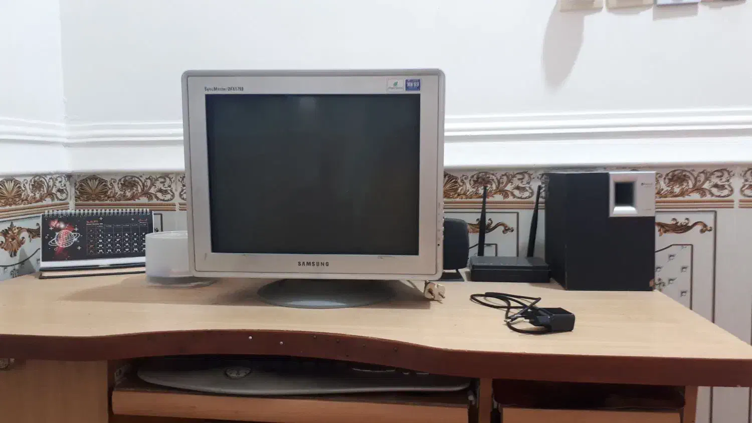 کامپیوتر|رایانه رومیزی|باوی, |دیوار