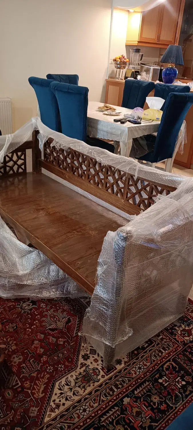 مبل و میز / ۴ عدد مبل سنتی ۳نفره . ۴ عدد جلو مبلی|مبلمان خانگی و میز عسلی|تبریز, |دیوار