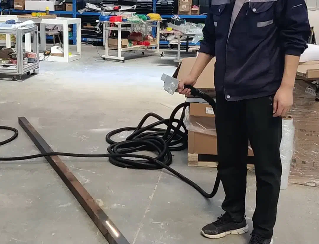 سند بلاست با دستگاه لیزر لیزر ، laser cleaning|خدمات پیشه و مهارت|کیش, |دیوار