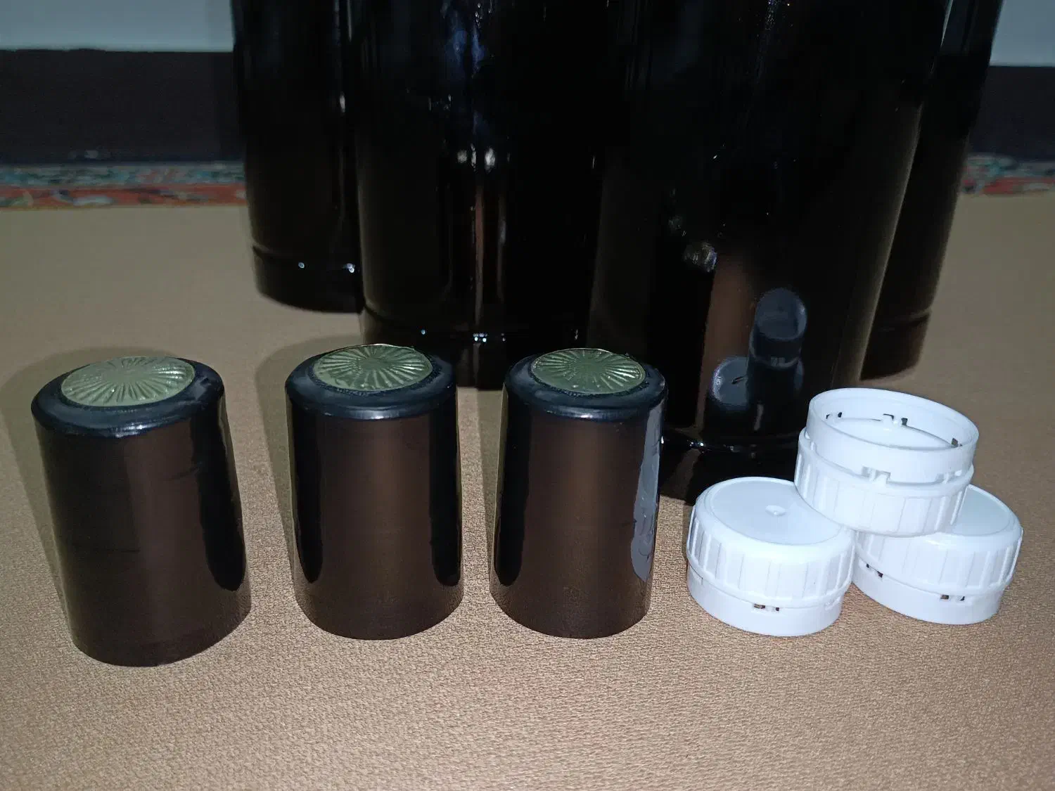 بطری یک لیتری و نیم لیتری|ظروف نگهدارنده، پلاستیکی، یک‌بارمصرف|اهواز, سیصد دستگاه|دیوار