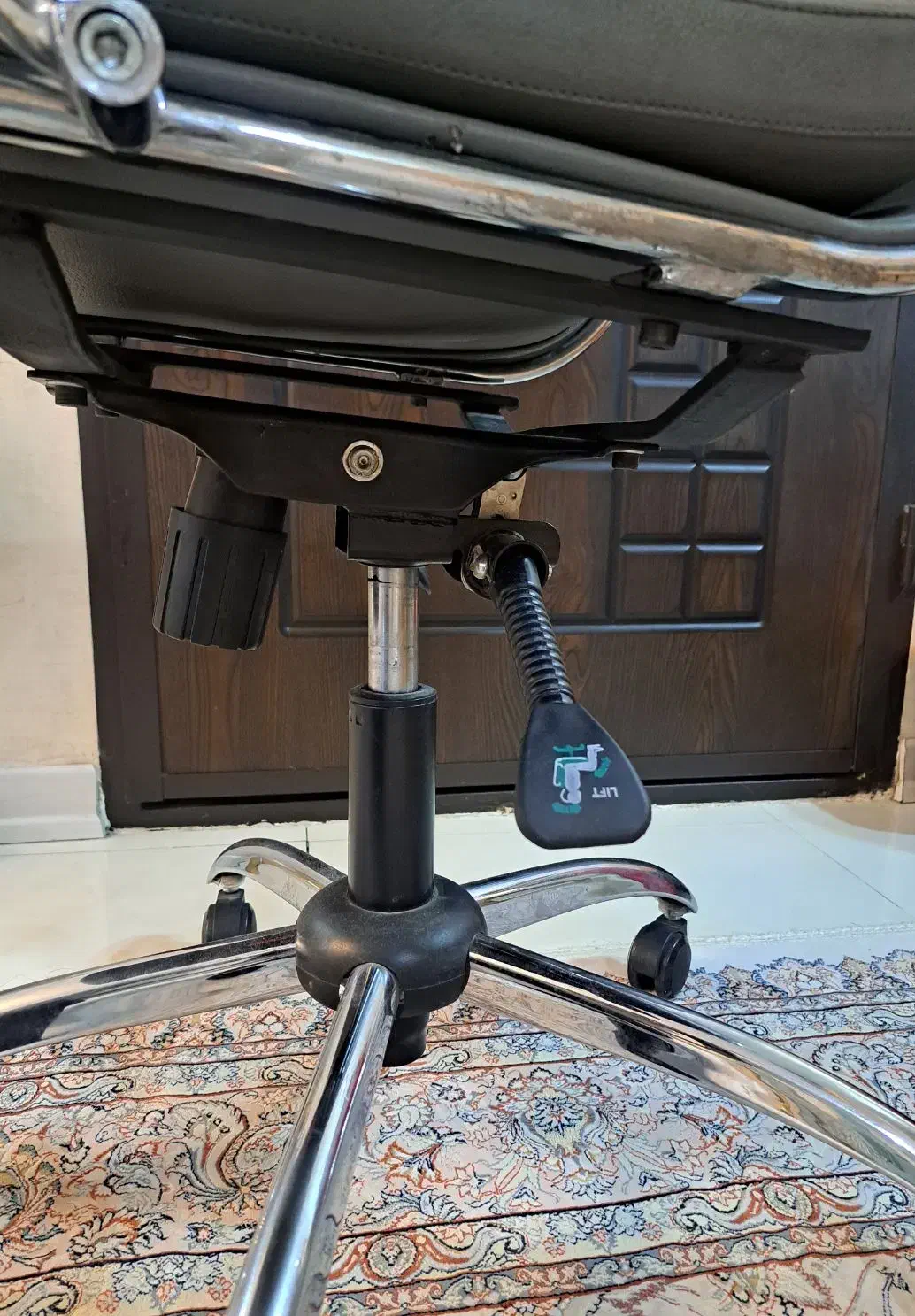 صندلی گردان|صندلی و نیمکت|تهران, آهنگران (سراسیاب دولاب)|دیوار