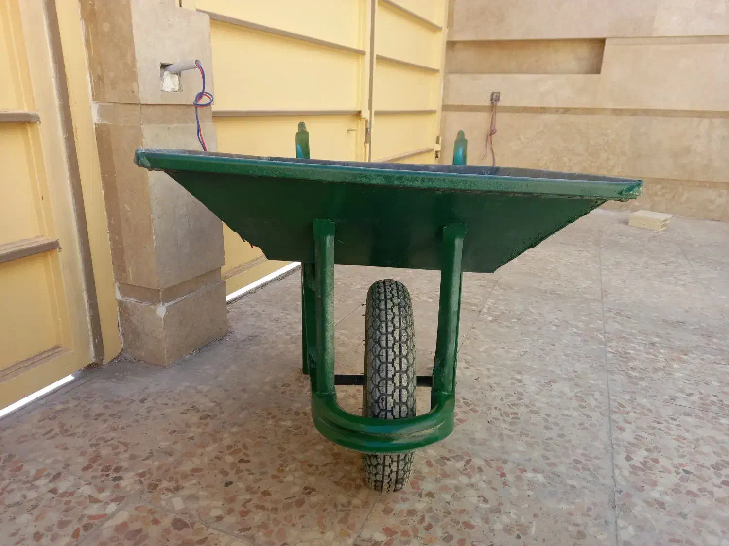 فرغون، بشکه، زنجیر بالا بر، دار قالی،چهار پایه|ابزارآلات|صدرا-فارس, فاز ۲|دیوار