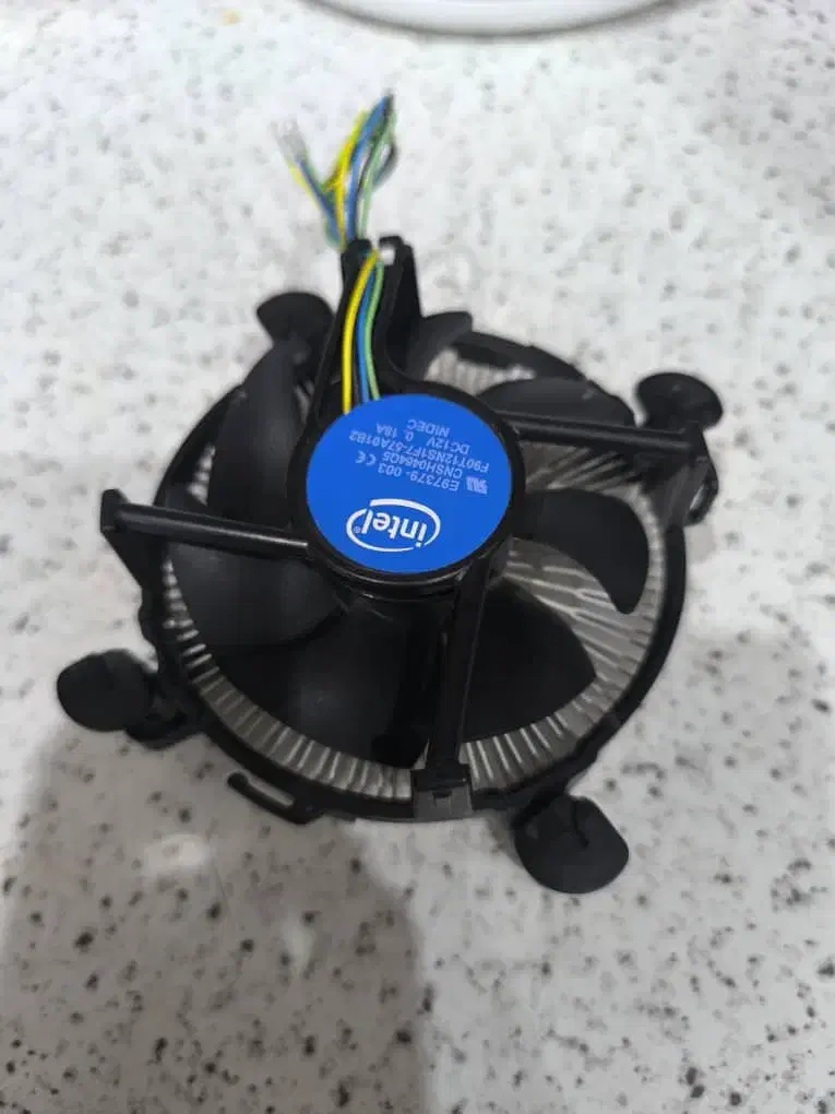 یک خنک کننده پردازنده اینتل اورجینال|قطعات و لوازم جانبی رایانه|آبادان, |دیوار