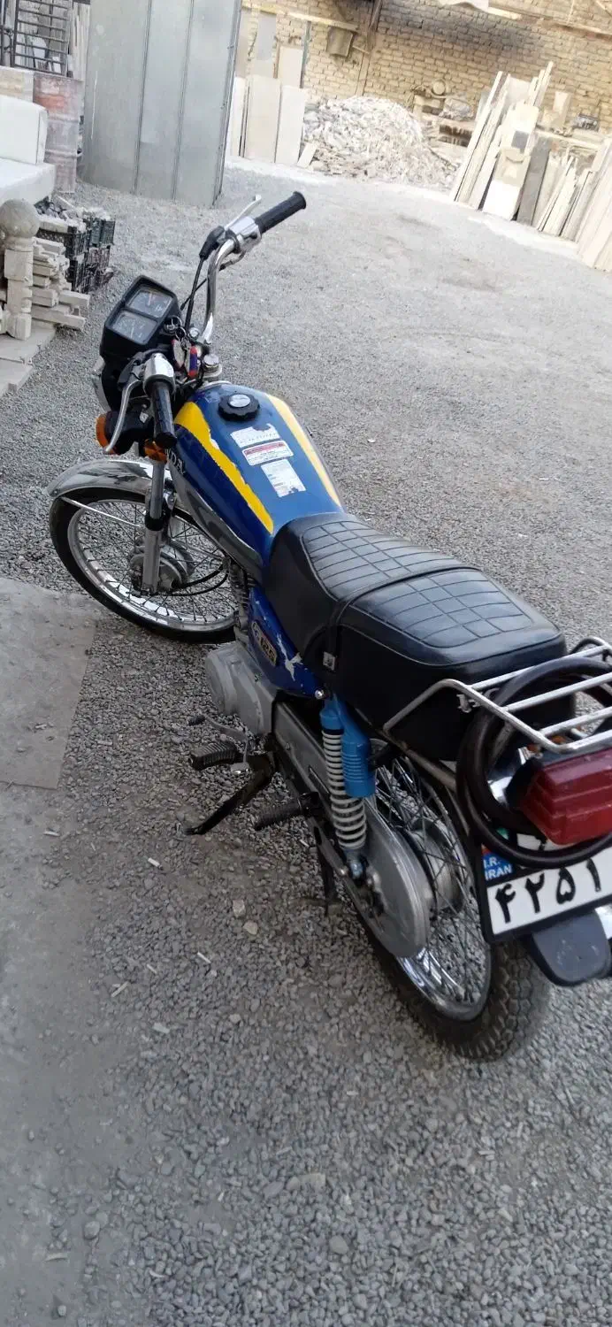 موتور ۱۲۵|موتورسیکلت|قم, قلعه کامکار|دیوار