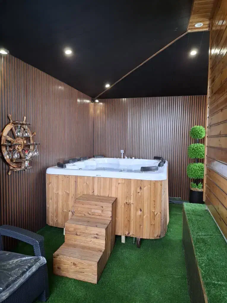 کلبه سوئدی با جکوزی ۱۰ نفره ویو شالیزار|اجارهٔ کوتاهمدت ویلا و باغ|رشت, شالکو|دیوار