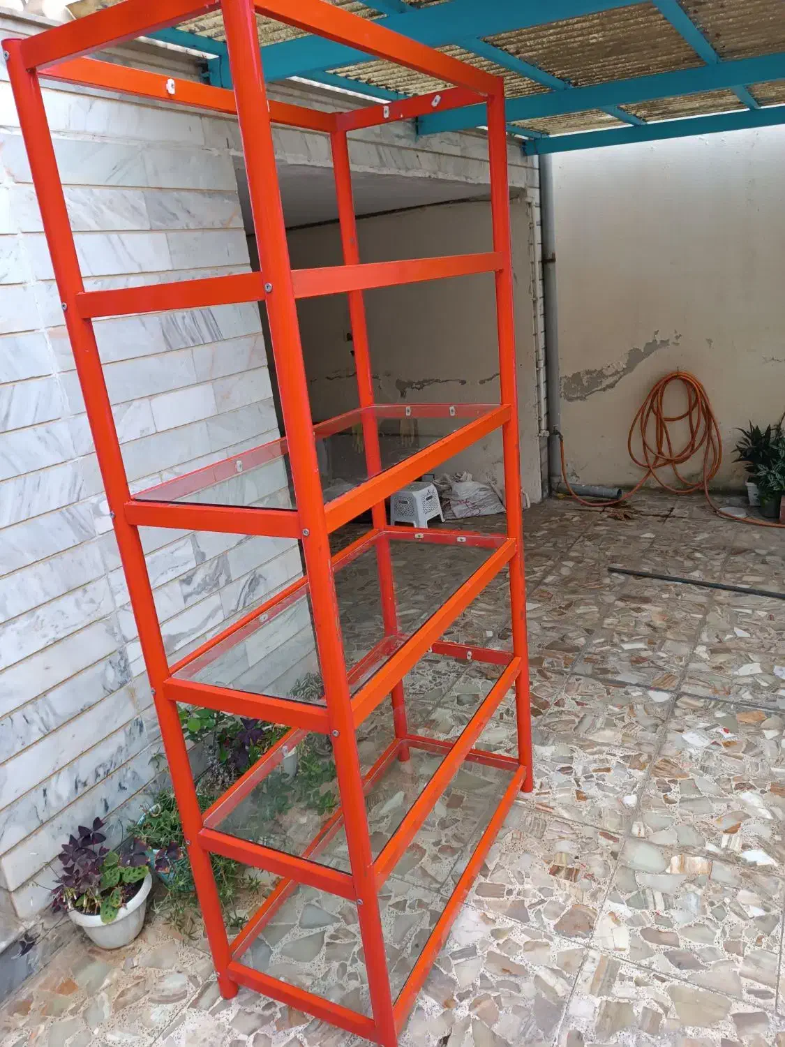 قفسه فلزی ۵ طبقه با شیشه|کتابخانه، شلف، قفسههای دیواری|رشت, یخسازی|دیوار