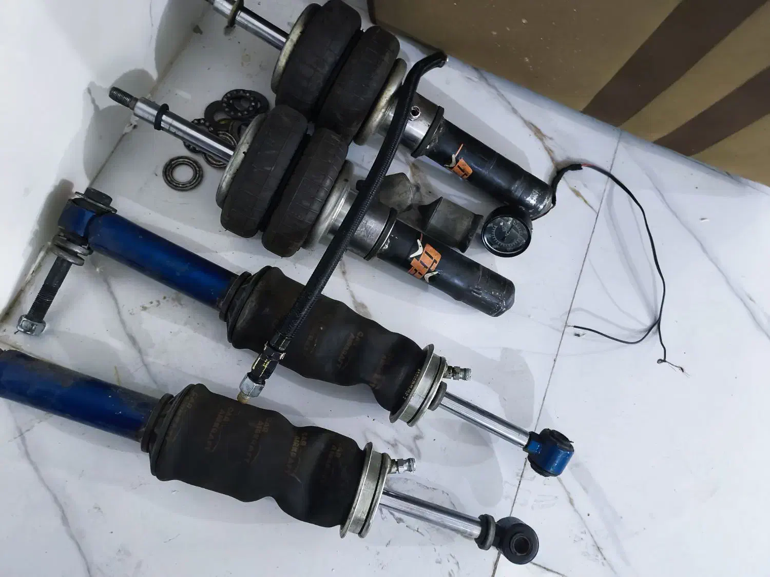 پنوماتیک تک موتور پک فول|قطعات یدکی و لوازم جانبی|قروه, |دیوار