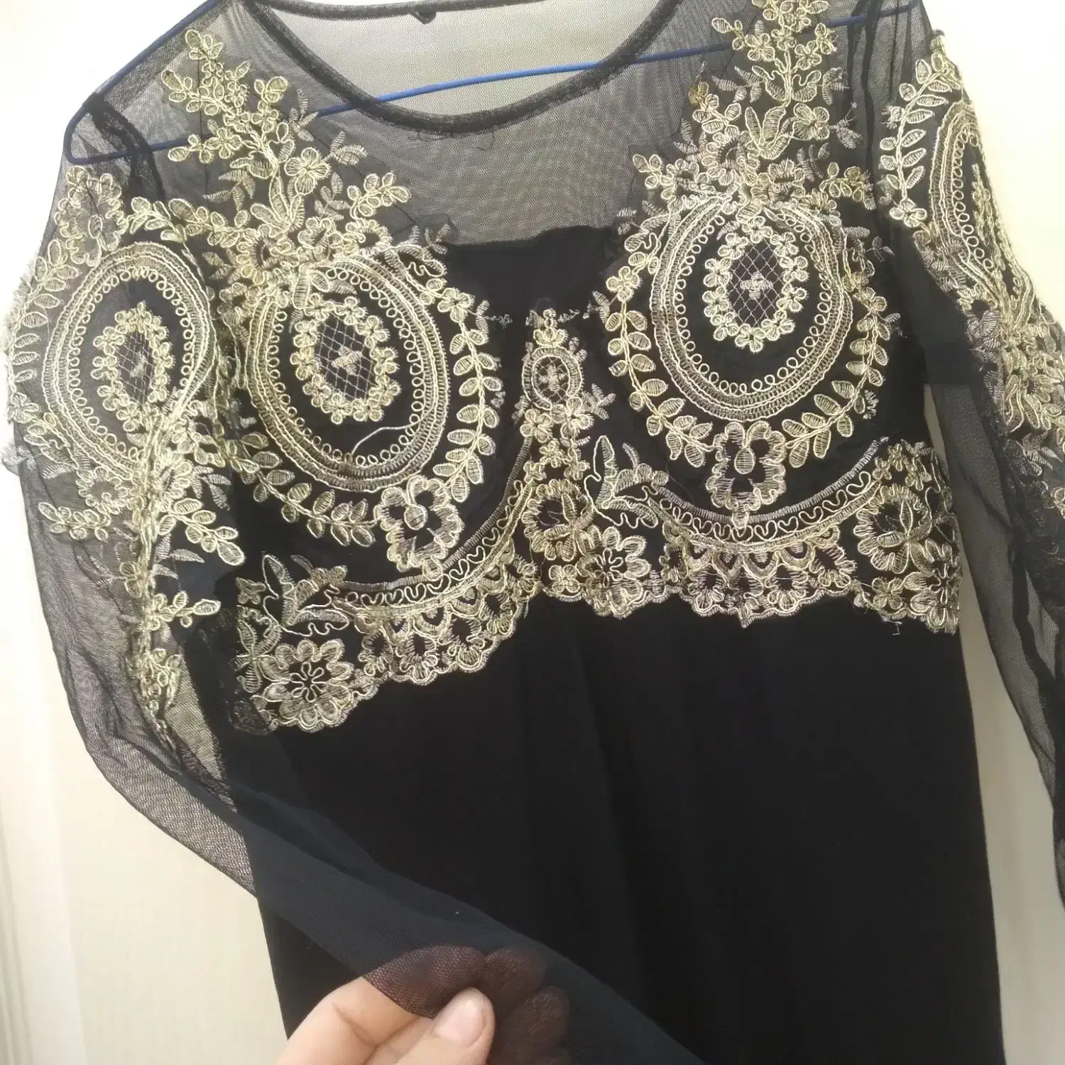 تونیک کشی مجلسی|لباس|قدس, شهرقدس|دیوار