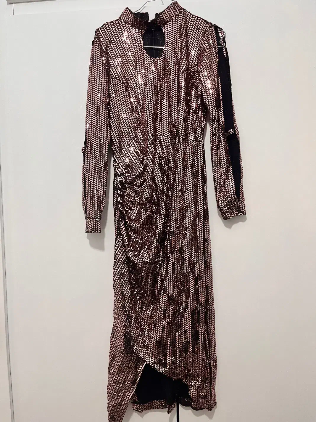 لباس مجلسی|لباس|قنوات, |دیوار