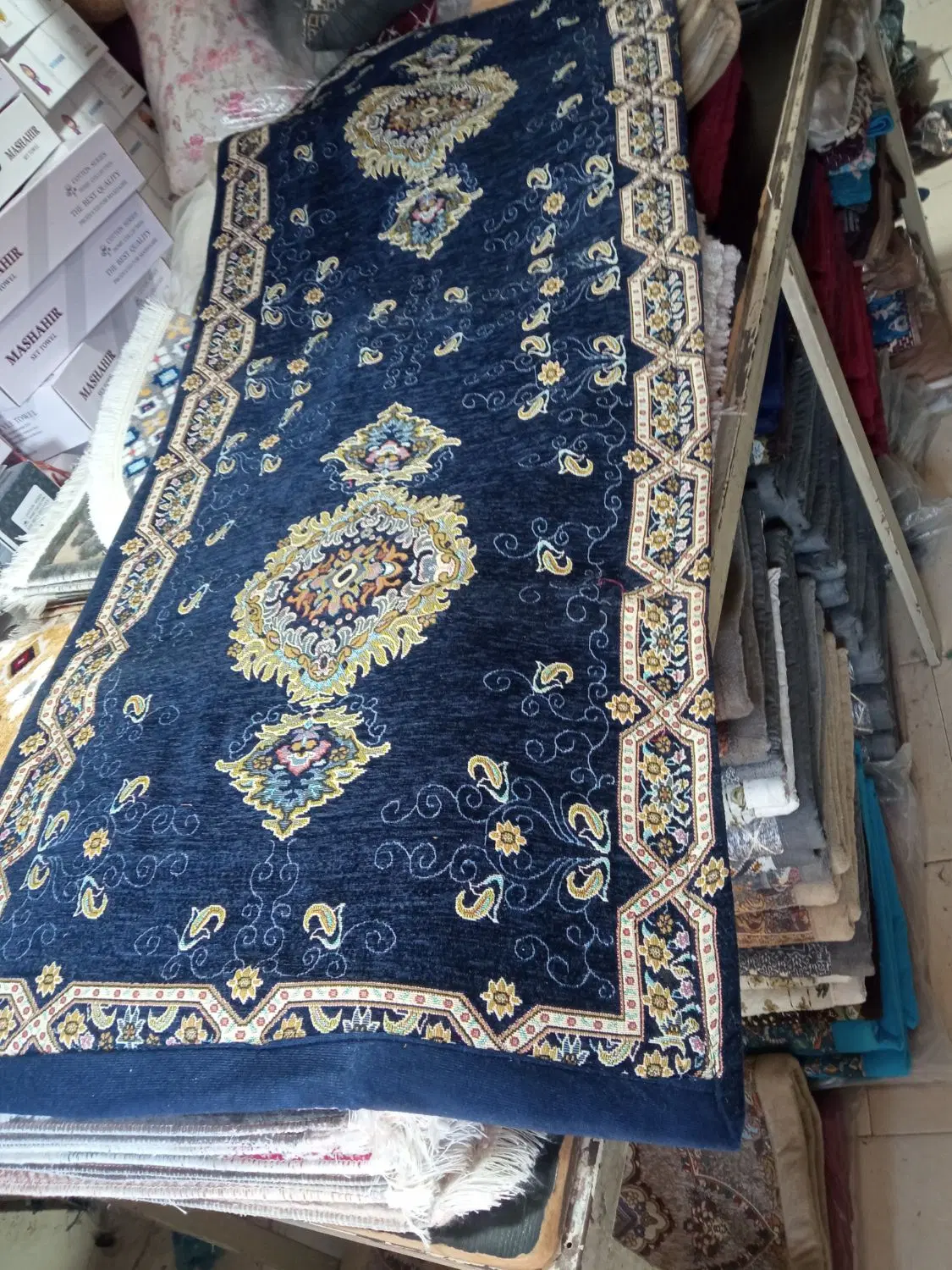 کناره سالن وتخت|فرش|اصفهان, گرکان|دیوار
