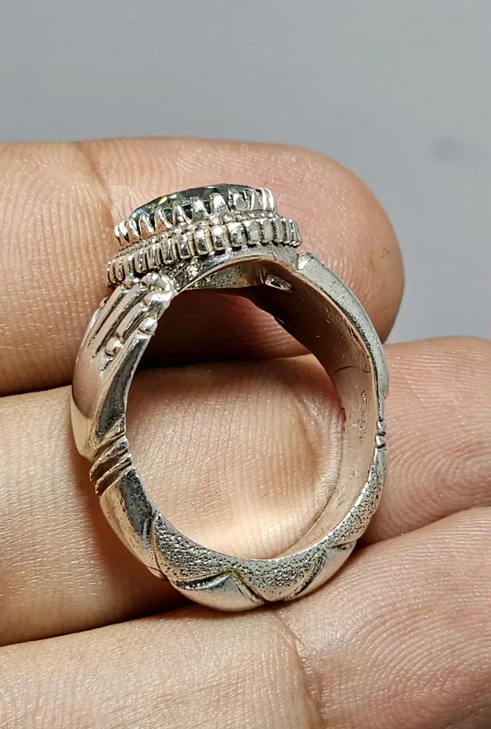 موزنایت الماس روسی|جواهرات|اصفهان, باغ فدک|دیوار