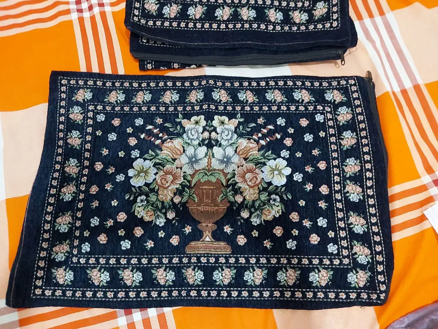 رو بالشتی سنتی   نو مخمل  سرمه ای تیره|رختخواب، بالش، پتو|شاهین‌شهر, عطار|دیوار