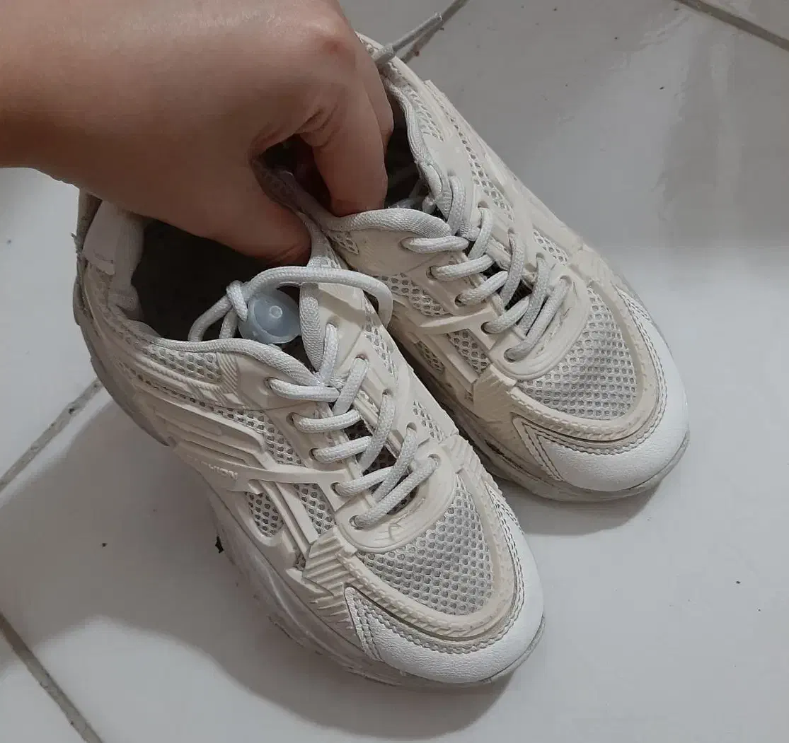 کفش کتونی اسپورت بچگانه|کیف، کفش، کمربند|گنبد کاووس, |دیوار