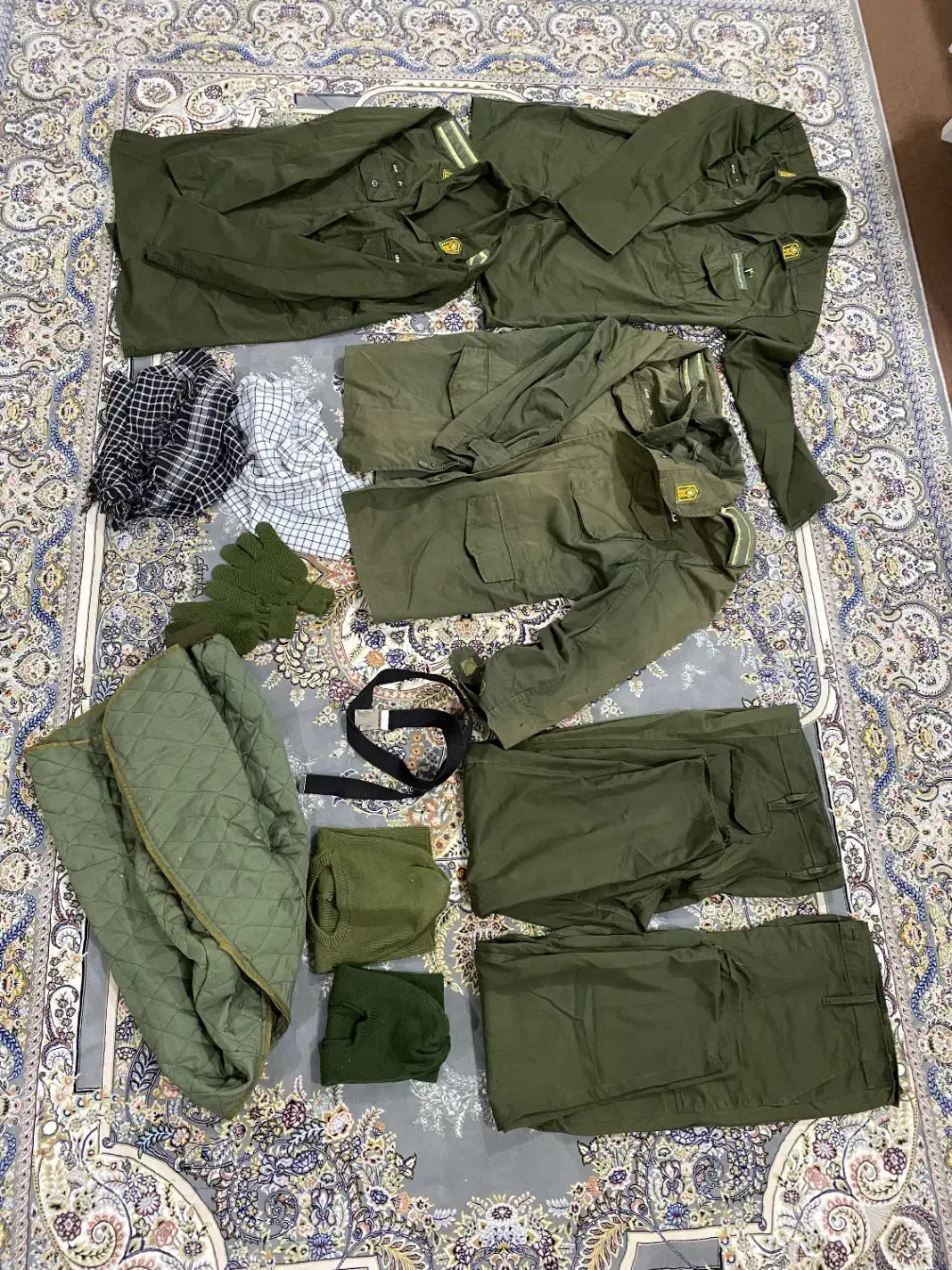 لباس سربازی|لباس|خوی, |دیوار